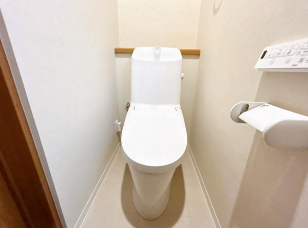 安城市小川町、中古一戸建てのトイレ画像です