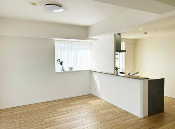 安城市桜町、マンションの居間画像です