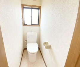 安城市里町、中古一戸建てのトイレ画像です