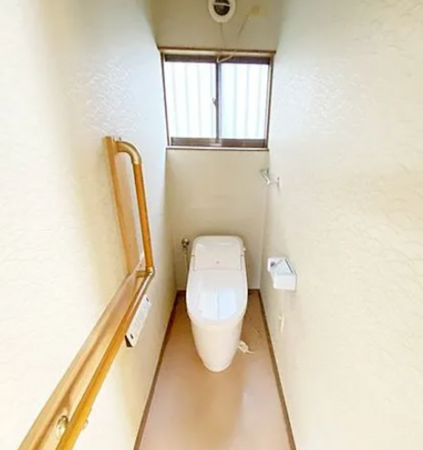 安城市里町、中古一戸建てのトイレ画像です