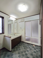 安城市桜井町、中古一戸建ての洗面画像です