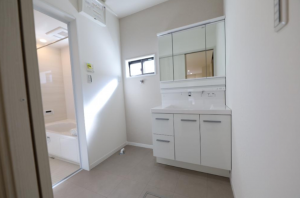 安城市百石町、新築一戸建ての洗面画像です