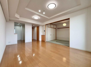 安城市住吉町、マンションの居間画像です