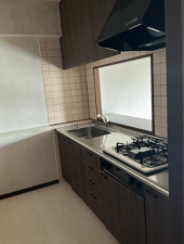 安城市御幸本町、マンションのキッチン画像です