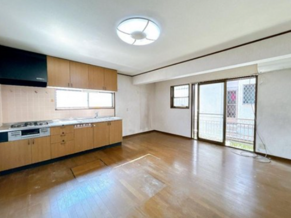 安城市福釜町、中古一戸建ての居間画像です