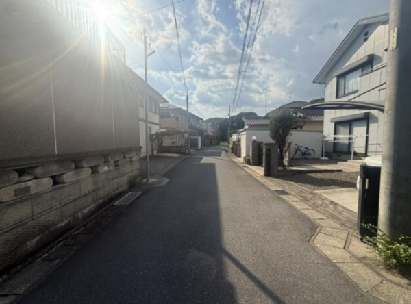 安城市西別所町、土地の前面道路を含む現地写真画像です