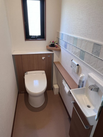 安城市姫小川町、中古一戸建てのトイレ画像です