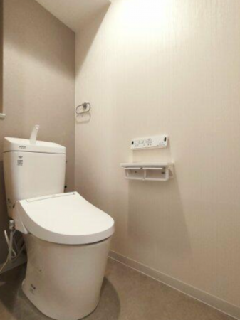 安城市今池町、マンションのトイレ画像です