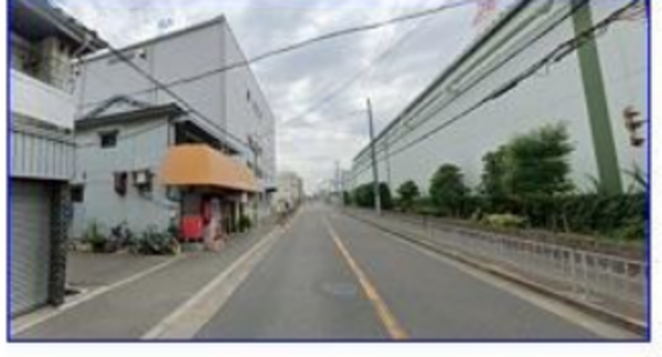 堺市堺区緑町、中古一戸建ての前面道路を含む現地写真画像です