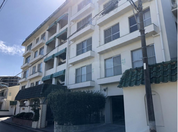 堺市堺区榎元町、マンションの外観画像です