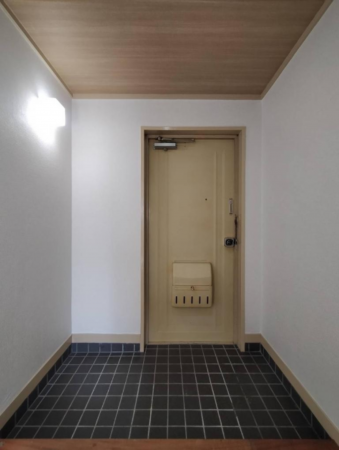 堺市堺区南半町東、マンションの玄関画像です
