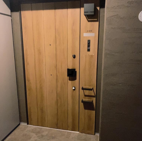 堺市堺区榎元町、マンションの玄関画像です