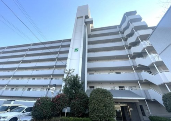 堺市堺区三宝町、マンションの外観画像です