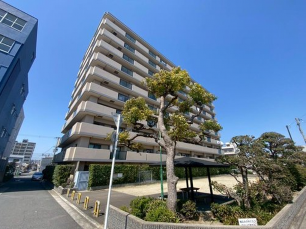 堺市堺区錦綾町、マンションの外観画像です