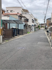 堺市堺区五月町、中古一戸建ての前面道路を含む現地写真画像です