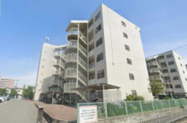 堺市堺区三宝町、マンションの外観画像です