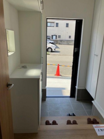 堺市堺区、新築一戸建ての玄関画像です