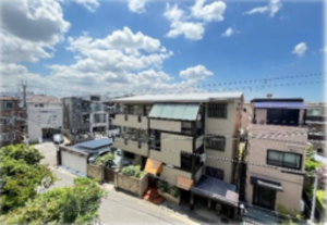 堺市堺区榎元町、マンションの外観画像です