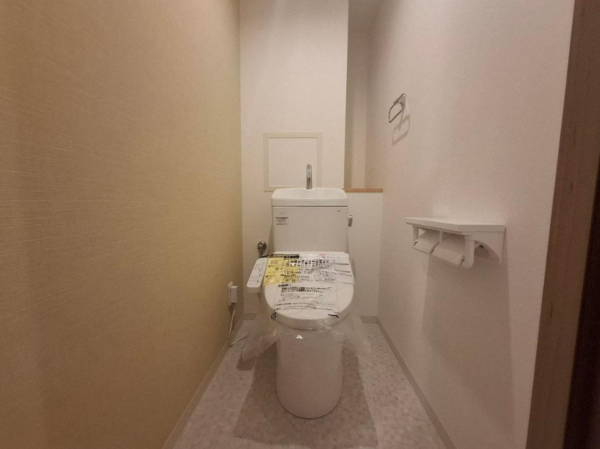 堺市堺区材木町東、マンションのトイレ画像です
