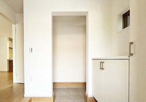 堺市堺区老松町、新築一戸建ての玄関画像です