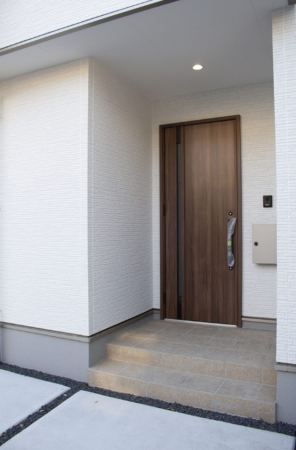 堺市堺区老松町、新築一戸建ての玄関画像です