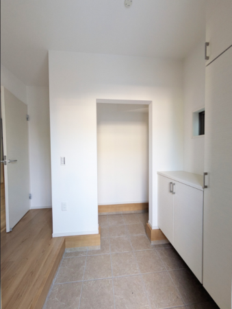 堺市堺区老松町、新築一戸建ての玄関画像です