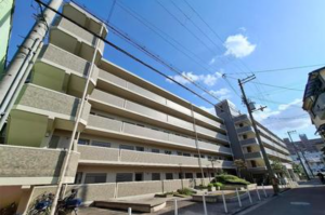 堺市堺区山本町、マンションの外観画像です