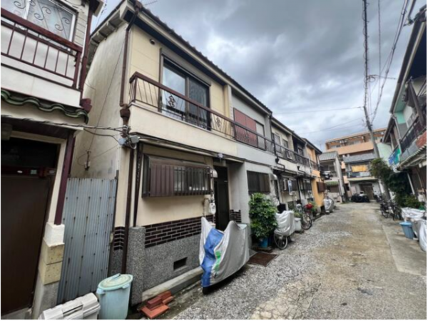 堺市堺区、中古一戸建ての前面道路を含む現地写真画像です