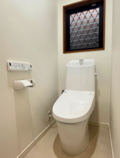 堺市堺区神保通、中古一戸建てのトイレ画像です