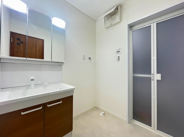 堺市堺区神保通、中古一戸建ての洗面画像です