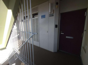 堺市堺区七道西町、マンションの玄関画像です