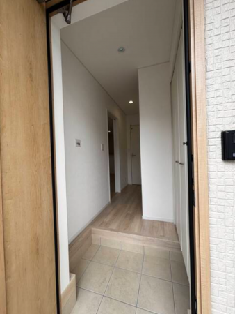 堺市堺区石津町、新築一戸建ての玄関画像です