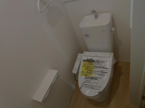 堺市堺区西湊町、新築一戸建てのトイレ画像です