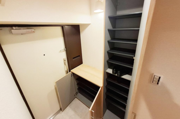 堺市堺区賑町、マンションの玄関画像です