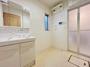 堺市堺区、中古一戸建ての洗面画像です