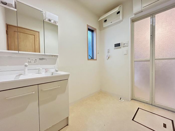 堺市堺区、中古一戸建ての洗面画像です