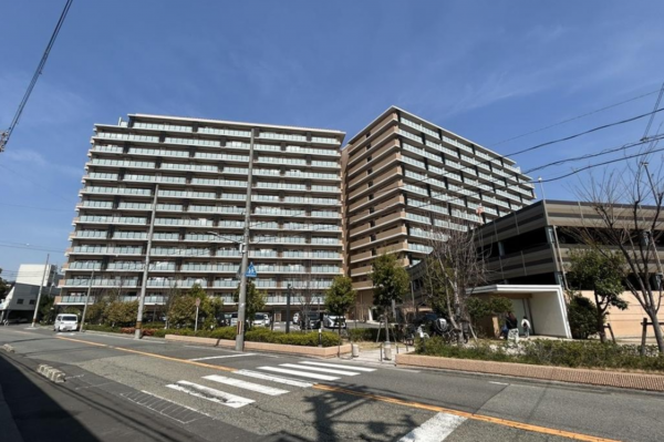 堺市堺区南島町、マンションの外観画像です