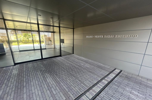 堺市堺区南島町、マンションの外観画像です