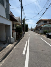 堺市堺区緑ヶ丘中町、中古一戸建ての前面道路を含む現地写真画像です