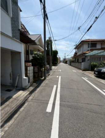堺市堺区緑ヶ丘中町、中古一戸建ての前面道路を含む現地写真画像です