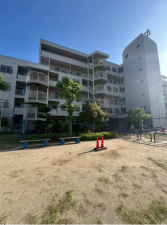 堺市堺区三宝町、マンションの外観画像です