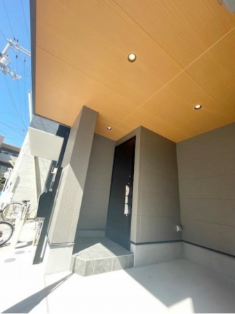 堺市堺区、新築一戸建ての玄関画像です