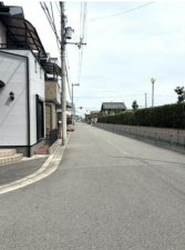 堺市堺区松屋町、中古一戸建ての前面道路を含む現地写真画像です