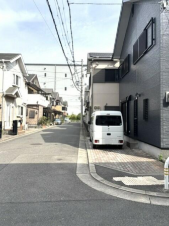堺市堺区松屋町、中古一戸建ての前面道路を含む現地写真画像です