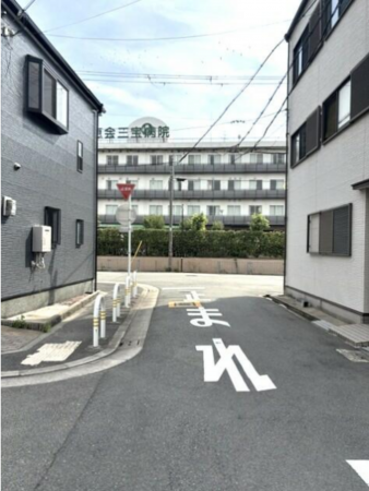 堺市堺区松屋町、中古一戸建ての前面道路を含む現地写真画像です