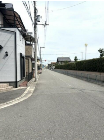 堺市堺区松屋町、中古一戸建ての前面道路を含む現地写真画像です