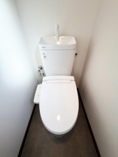 堺市堺区南旅篭町西、中古一戸建てのトイレ画像です