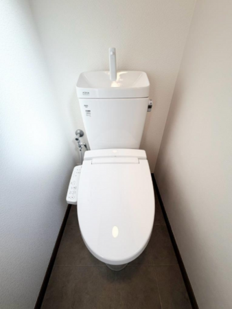 堺市堺区南旅篭町西、中古一戸建てのトイレ画像です