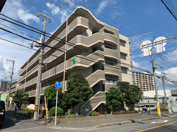 堺市堺区山本町、マンションの外観画像です