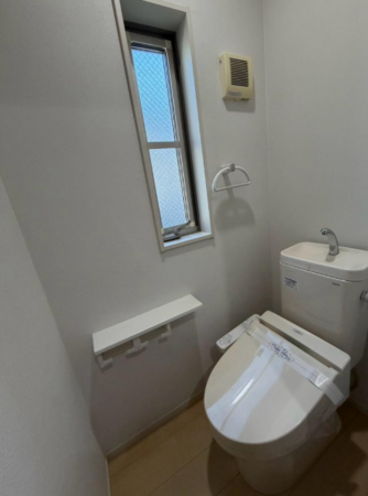 堺市堺区旭通、中古一戸建てのトイレ画像です
